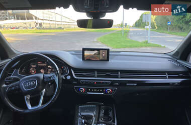 Внедорожник / Кроссовер Audi Q7 2016 в 