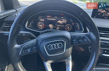 Внедорожник / Кроссовер Audi Q7 2016 в 