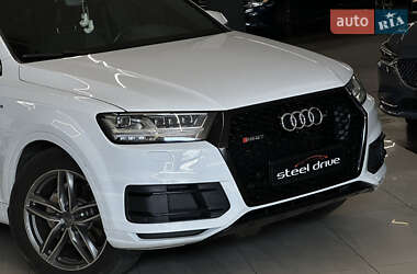 Внедорожник / Кроссовер Audi Q7 2017 в 