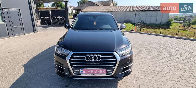 Внедорожник / Кроссовер Audi Q7 2017 в Шумске
