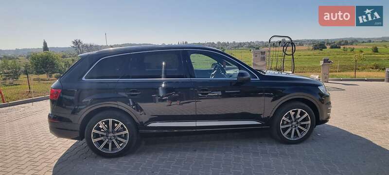 Внедорожник / Кроссовер Audi Q7 2017 в Шумске