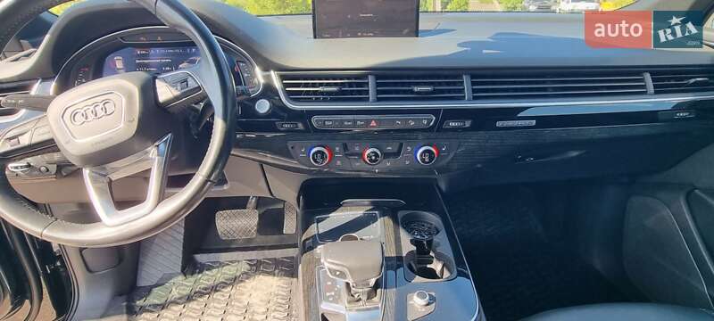 Внедорожник / Кроссовер Audi Q7 2017 в Шумске
