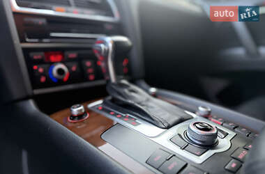 Позашляховик / Кросовер Audi Q7 2012 в 