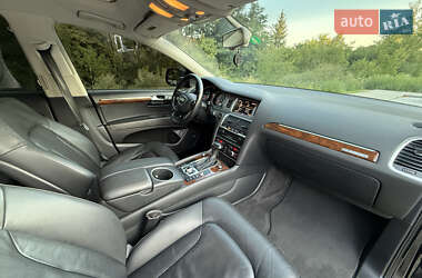 Позашляховик / Кросовер Audi Q7 2012 в 