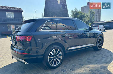 Позашляховик / Кросовер Audi Q7 2018 в 
