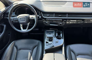 Позашляховик / Кросовер Audi Q7 2018 в 