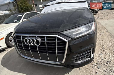 Позашляховик / Кросовер Audi Q7 2021 в 