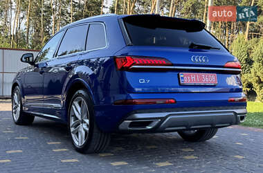 Внедорожник / Кроссовер Audi Q7 2021 в 