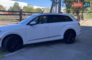 Позашляховик / Кросовер Audi Q7 2016 в 