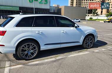 Внедорожник / Кроссовер Audi Q7 2019 в 