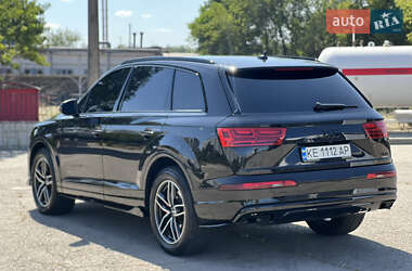 Внедорожник / Кроссовер Audi Q7 2016 в 