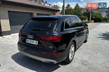 Внедорожник / Кроссовер Audi Q7 2015 в 