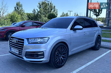Внедорожник / Кроссовер Audi Q7 2017 в 