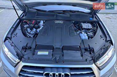 Внедорожник / Кроссовер Audi Q7 2017 в 