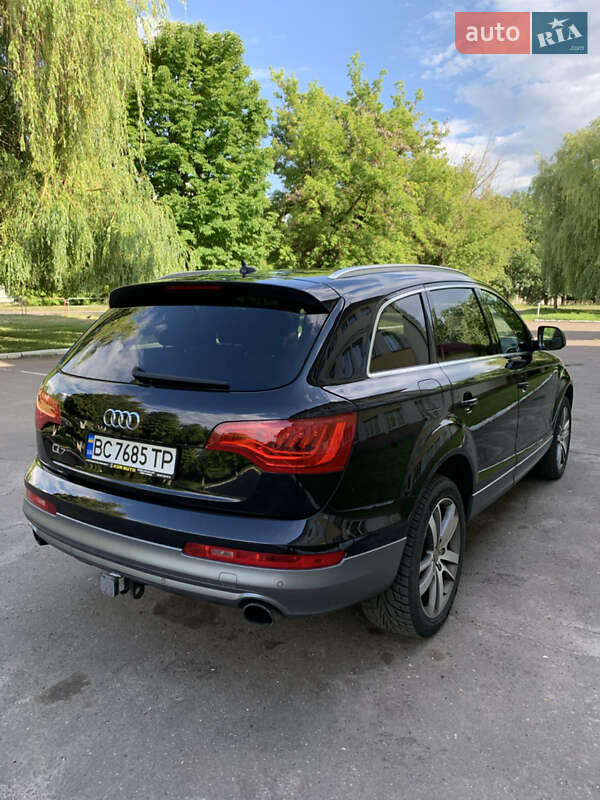 Внедорожник / Кроссовер Audi Q7 2012 в 