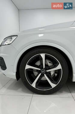 Внедорожник / Кроссовер Audi Q7 2016 в 
