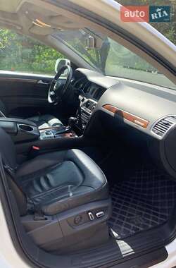 Внедорожник / Кроссовер Audi Q7 2015 в 