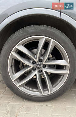 Внедорожник / Кроссовер Audi Q7 2015 в 