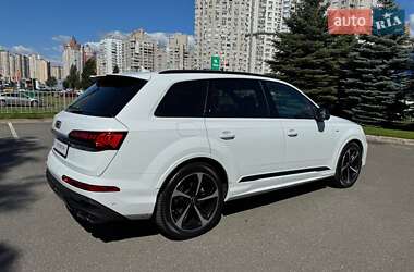 Внедорожник / Кроссовер Audi Q7 2021 в 