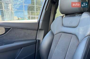 Внедорожник / Кроссовер Audi Q7 2021 в 