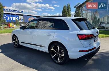 Внедорожник / Кроссовер Audi Q7 2021 в 