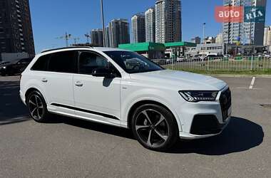 Внедорожник / Кроссовер Audi Q7 2021 в 