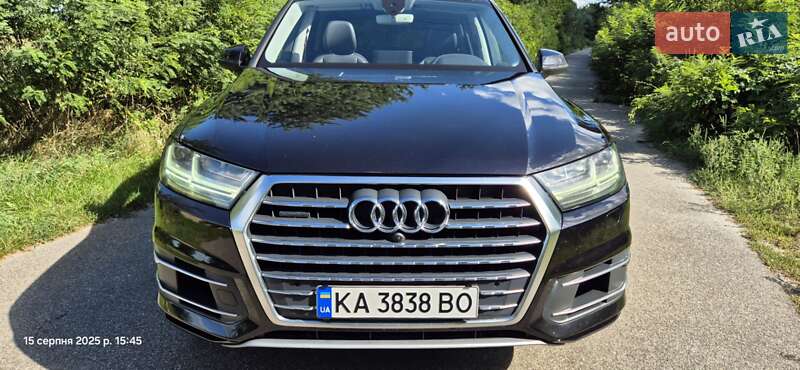 Внедорожник / Кроссовер Audi Q7 2016 в 
