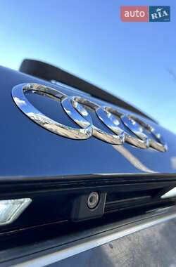 Позашляховик / Кросовер Audi Q7 2012 в 