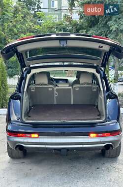 Позашляховик / Кросовер Audi Q7 2012 в 