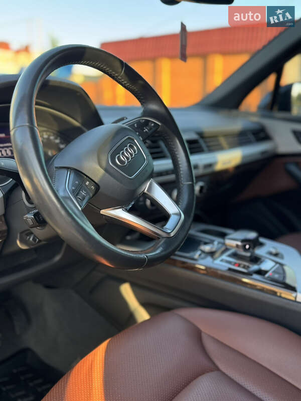 Внедорожник / Кроссовер Audi Q7 2019 в Новомосковске