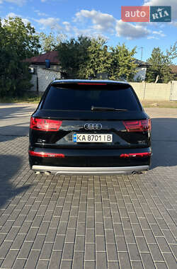 Внедорожник / Кроссовер Audi Q7 2017 в 