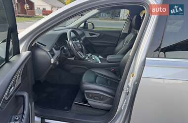 Внедорожник / Кроссовер Audi Q7 2017 в 