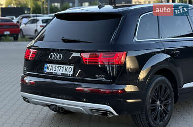 Внедорожник / Кроссовер Audi Q7 2017 в 