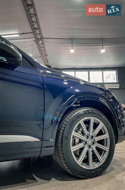 Внедорожник / Кроссовер Audi Q7 2017 в 