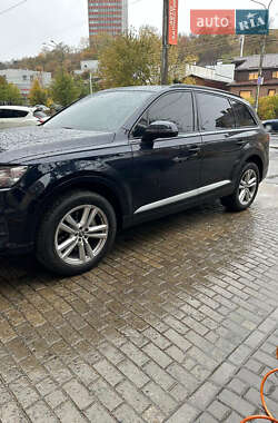 Внедорожник / Кроссовер Audi Q7 2017 в 