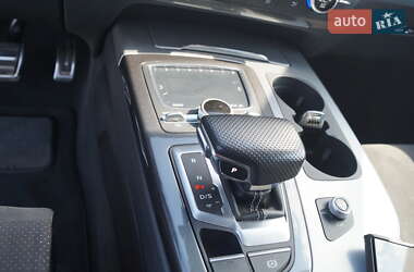 Внедорожник / Кроссовер Audi Q7 2017 в 