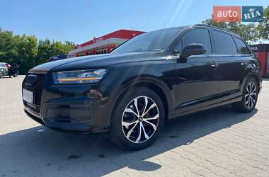 Внедорожник / Кроссовер Audi Q7 2016 в 