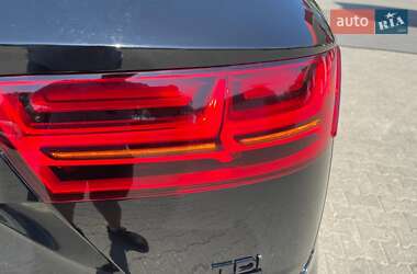 Внедорожник / Кроссовер Audi Q7 2016 в 