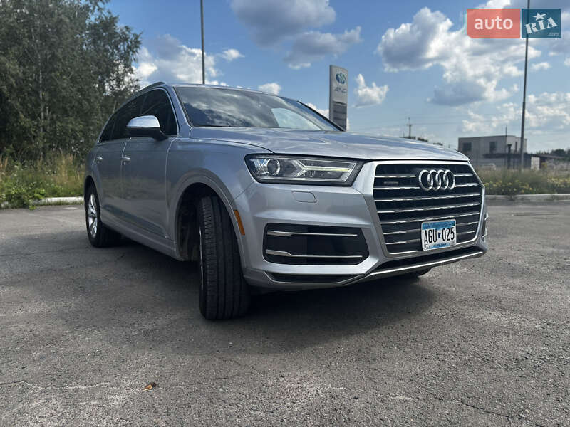 Внедорожник / Кроссовер Audi Q7 2017 в Нетешине