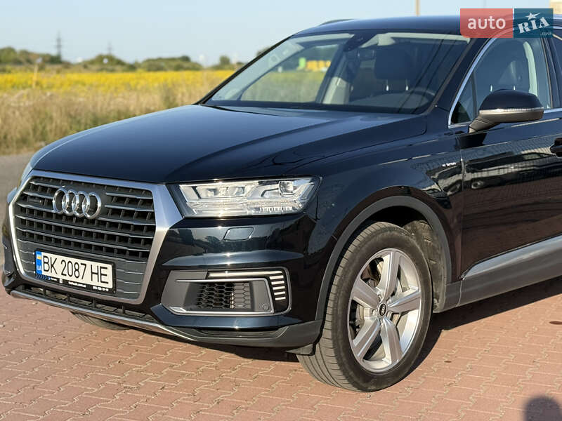 Позашляховик / Кросовер Audi Q7 2016 в Рівному