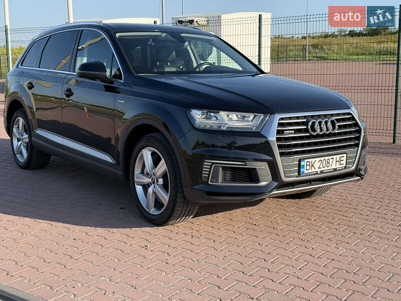 Позашляховик / Кросовер Audi Q7 2016 в Рівному