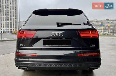 Внедорожник / Кроссовер Audi Q7 2016 в 