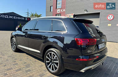 Позашляховик / Кросовер Audi Q7 2018 в 