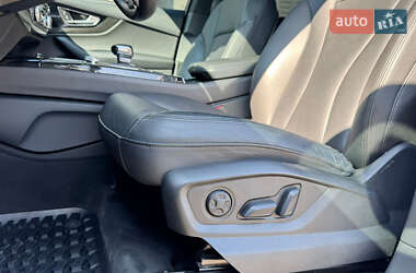Позашляховик / Кросовер Audi Q7 2018 в 