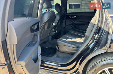 Позашляховик / Кросовер Audi Q7 2018 в 
