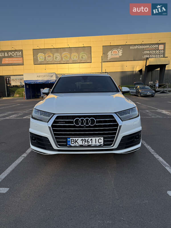 Позашляховик / Кросовер Audi Q7 2016 в Рівному
