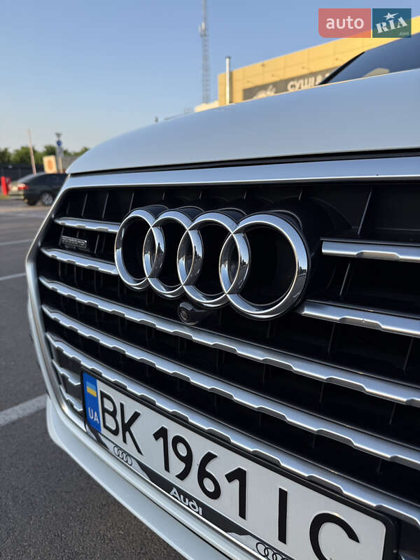 Позашляховик / Кросовер Audi Q7 2016 в Рівному