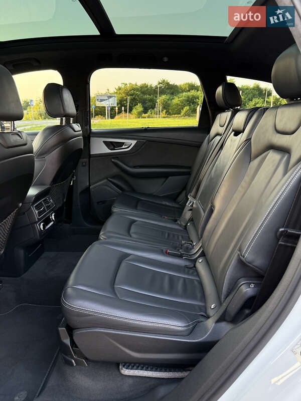 Позашляховик / Кросовер Audi Q7 2016 в Рівному