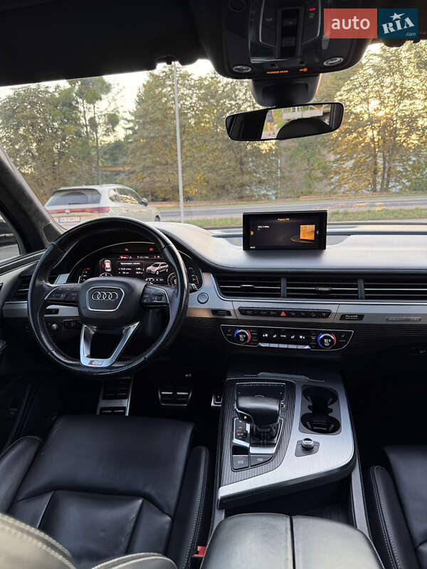 Позашляховик / Кросовер Audi Q7 2016 в Рівному