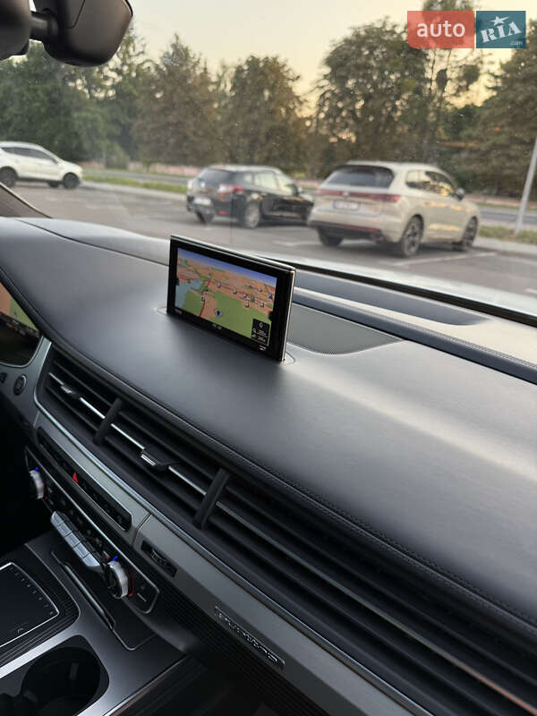Позашляховик / Кросовер Audi Q7 2016 в Рівному